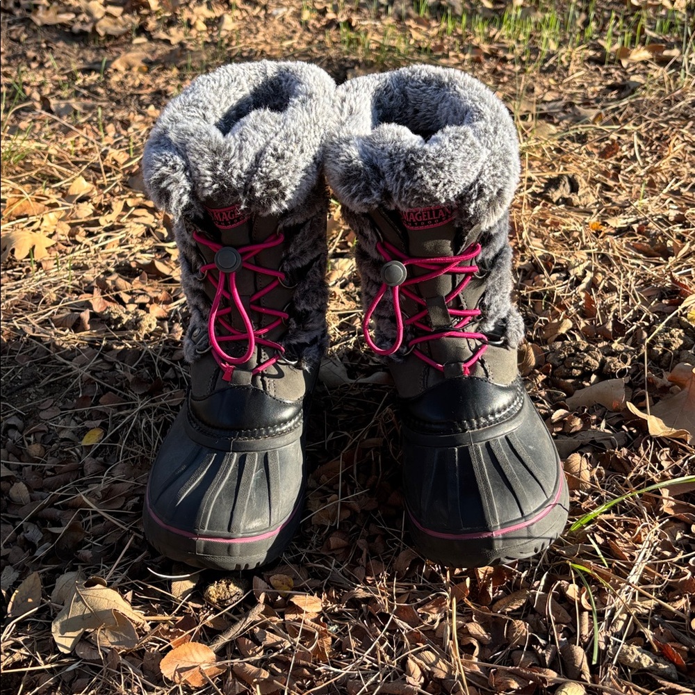 Girls Magellan Outdoors Gray and Pink Winter Boots. Sz4